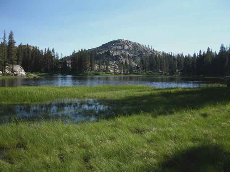 Lake 7643 in Jack Main Canyon, backpacking guide for Yosemite.